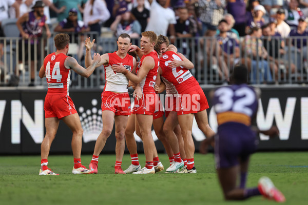 AFL 2025 Round 02 - Fremantle v Sydney - A-58060731