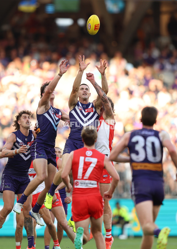 AFL 2025 Round 02 - Fremantle v Sydney - A-58063070