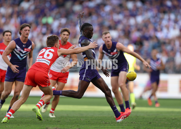 AFL 2025 Round 02 - Fremantle v Sydney - A-58063074