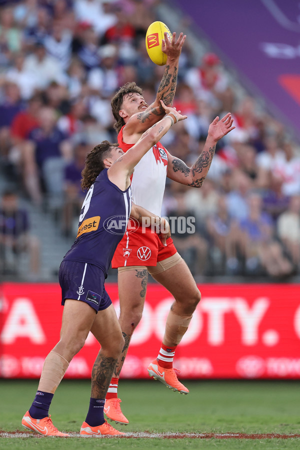 AFL 2025 Round 02 - Fremantle v Sydney - A-58063943