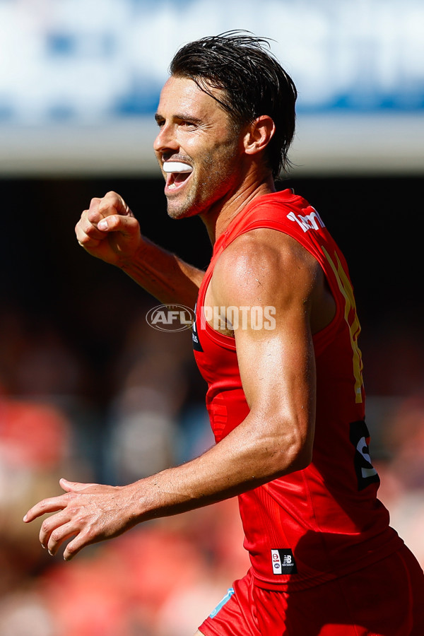 AFL 2025 Round 04 - Gold Coast v Adelaide - A-58368094