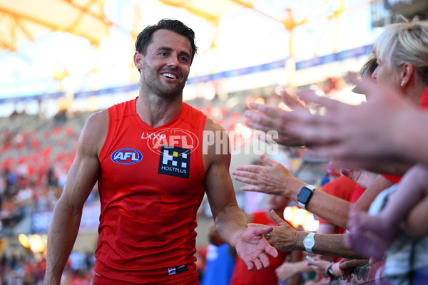 AFL 2025 Round 04 - Gold Coast v Adelaide - A-58373370