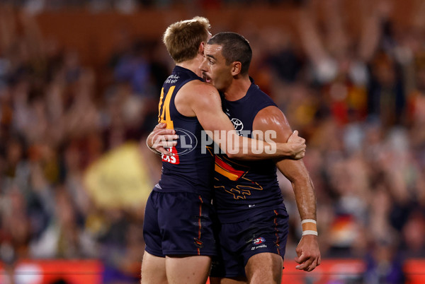 AFL 2025 Round 05 - Adelaide v Geelong - A-58500919