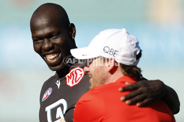 AFL 2025 Round 06 - Sydney v Port Adelaide - A-58810756