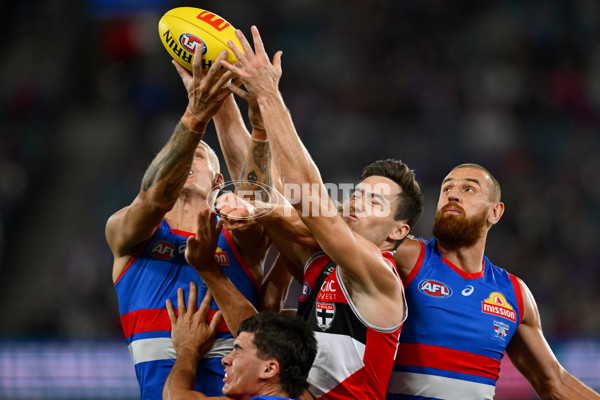 AFL 2025 Round 06 - Western Bulldogs v St Kilda - A-58829418