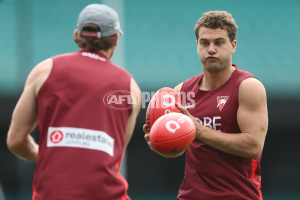 AFL 2025 Training - Sydney 230425 - A-58884390