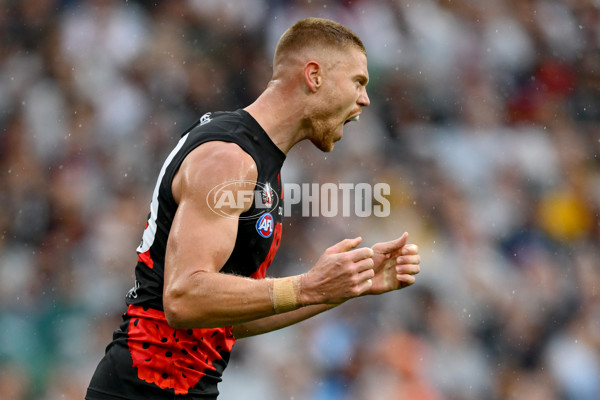 AFL 2025 Round 07 - Collingwood v Essendon - A-58940367