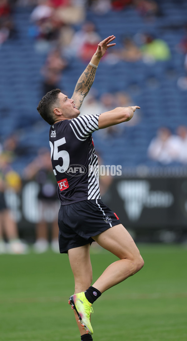 AFL 2025 Round 07 - Collingwood v Essendon - A-58940700