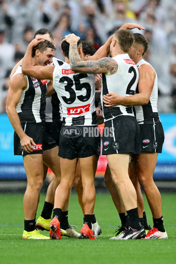 AFL 2025 Round 07 - Collingwood v Essendon - A-58942920