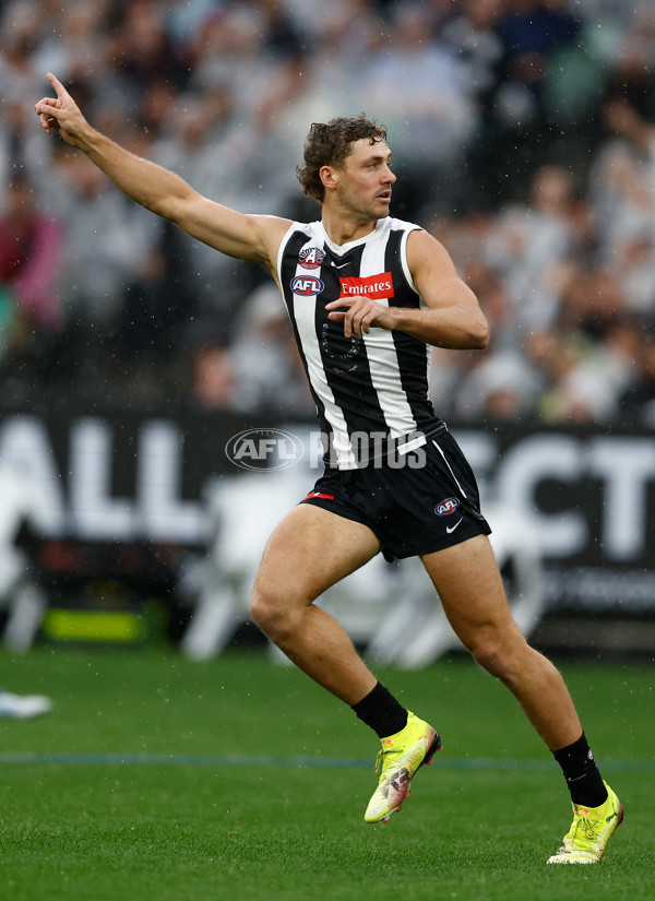 AFL 2025 Round 07 - Collingwood v Essendon - A-58942932