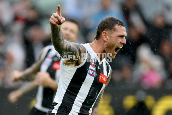AFL 2025 Round 07 - Collingwood v Essendon - A-58942977