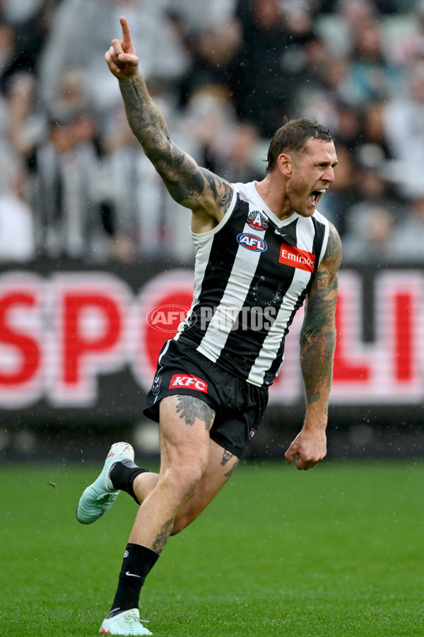 AFL 2025 Round 07 - Collingwood v Essendon - A-58942978