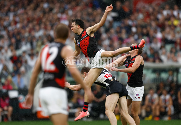AFL 2025 Round 07 - Collingwood v Essendon - A-58943511