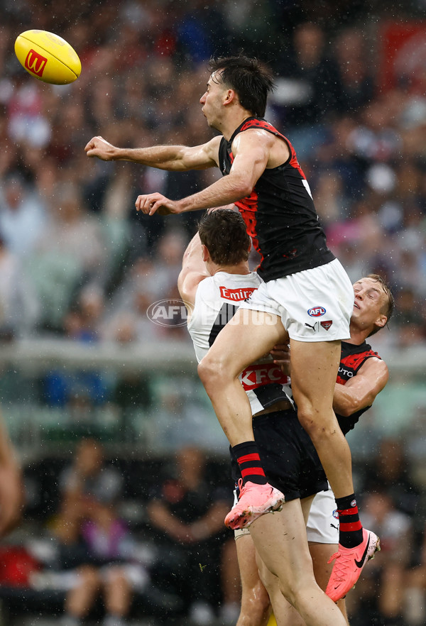 AFL 2025 Round 07 - Collingwood v Essendon - A-58943512