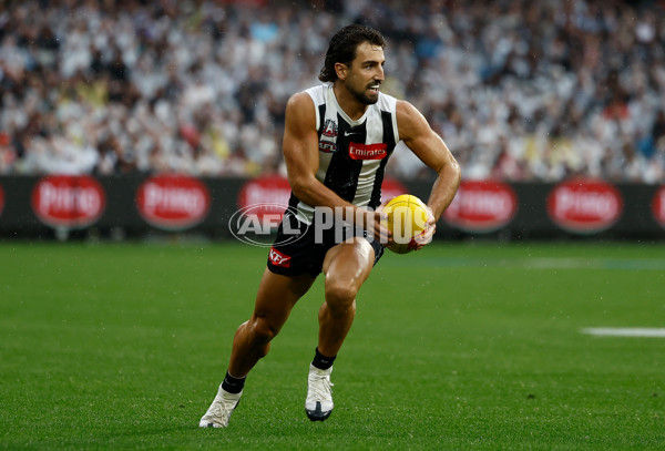 AFL 2025 Round 07 - Collingwood v Essendon - A-58943549