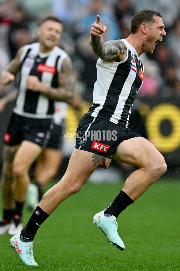 AFL 2025 Round 07 - Collingwood v Essendon - A-58943569