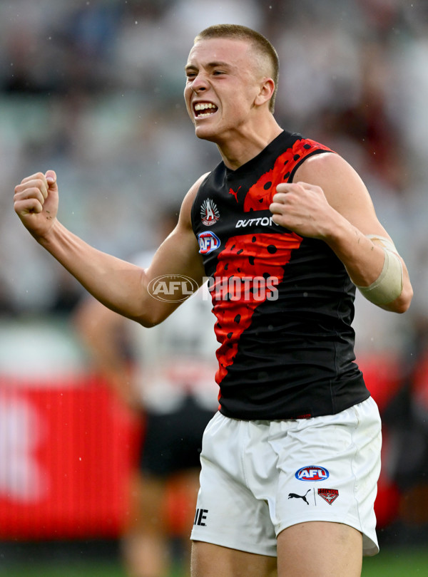 AFL 2025 Round 07 - Collingwood v Essendon - A-58945712