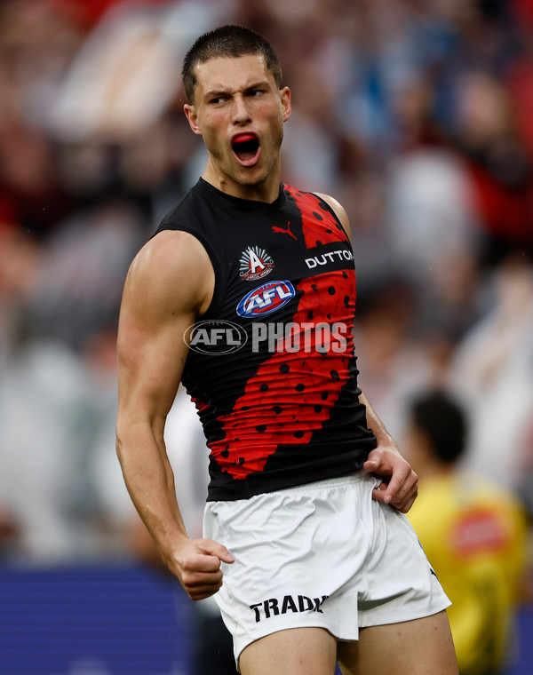 AFL 2025 Round 07 - Collingwood v Essendon - A-58945940