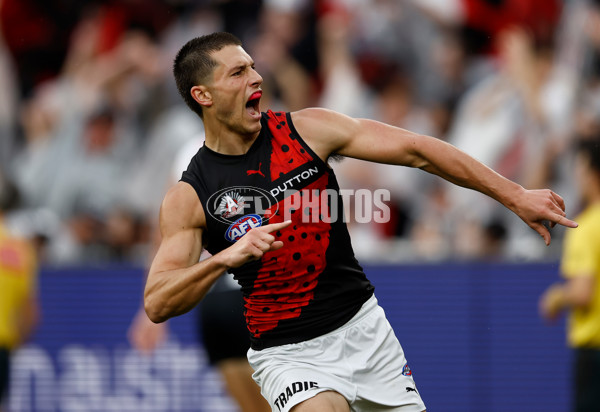AFL 2025 Round 07 - Collingwood v Essendon - A-58945942