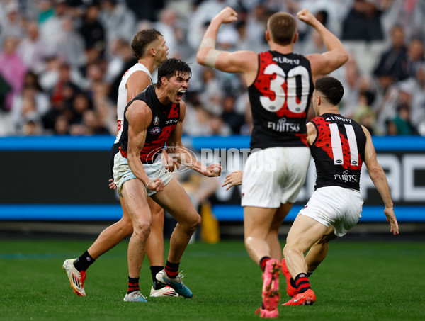 AFL 2025 Round 07 - Collingwood v Essendon - A-58945963