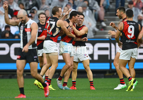 AFL 2025 Round 07 - Collingwood v Essendon - A-58945975