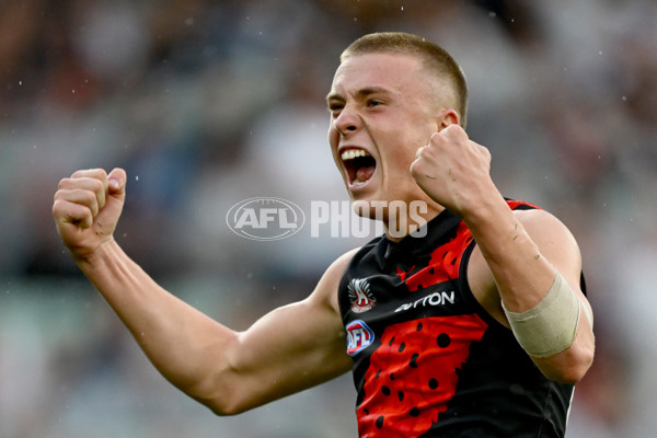 AFL 2025 Round 07 - Collingwood v Essendon - A-58946001