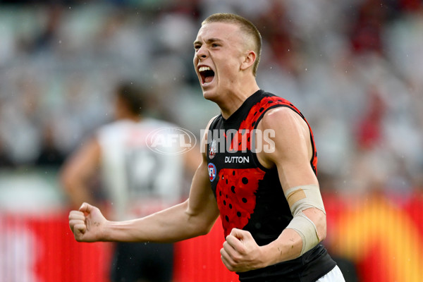 AFL 2025 Round 07 - Collingwood v Essendon - A-58946004