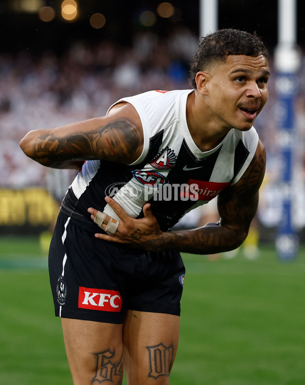 AFL 2025 Round 07 - Collingwood v Essendon - A-58946007