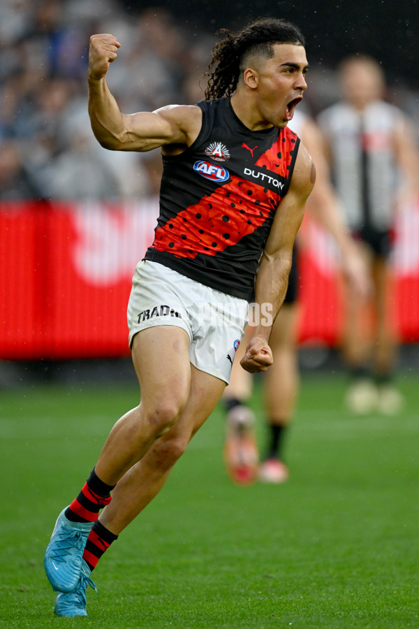 AFL 2025 Round 07 - Collingwood v Essendon - A-58946017