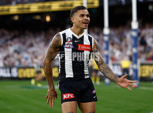 AFL 2025 Round 07 - Collingwood v Essendon - A-58948255