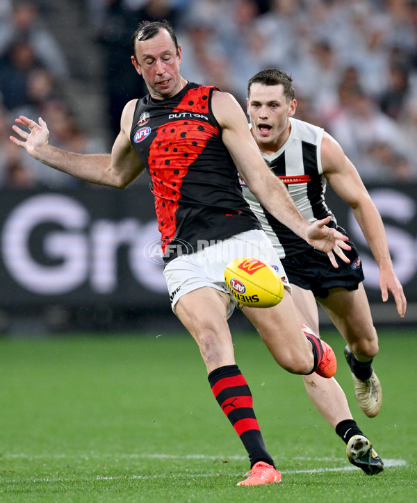 AFL 2025 Round 07 - Collingwood v Essendon - A-58948261
