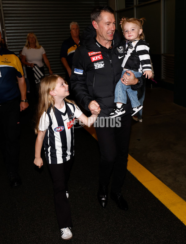 AFL 2025 Round 07 - Collingwood v Essendon - A-58948326