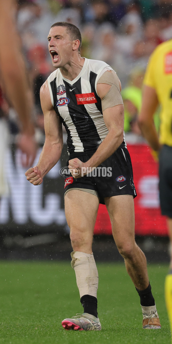 AFL 2025 Round 07 - Collingwood v Essendon - A-58948581