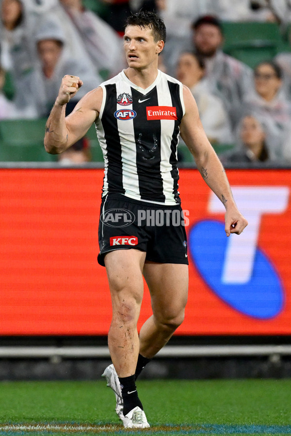 AFL 2025 Round 07 - Collingwood v Essendon - A-58948603