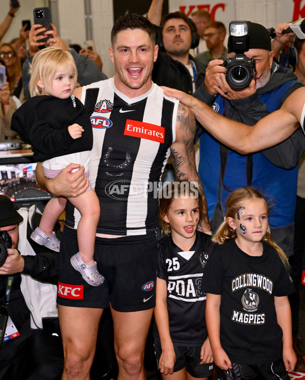 AFL 2025 Round 07 - Collingwood v Essendon - A-58948613