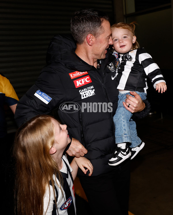 AFL 2025 Round 07 - Collingwood v Essendon - A-58948627