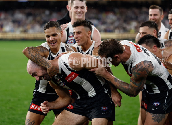 AFL 2025 Round 07 - Collingwood v Essendon - A-58951034