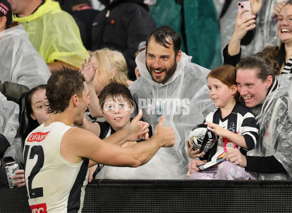 AFL 2025 Round 07 - Collingwood v Essendon - A-58951186