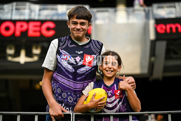 AFL 2025 Round 07 - Fremantle v Adelaide - A-58951218