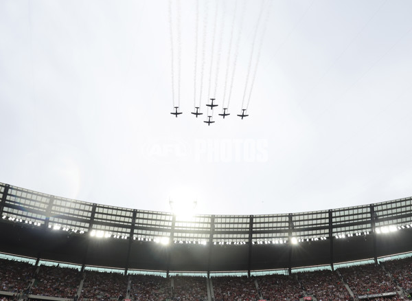 AFL 2025 Round 07 - Collingwood v Essendon - A-58953399