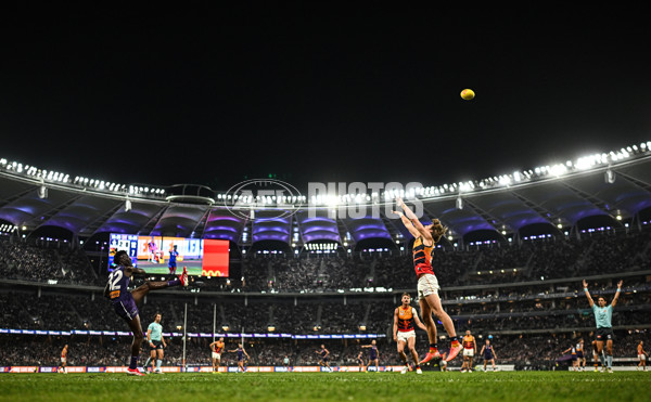 AFL 2025 Round 07 - Fremantle v Adelaide - A-58956031