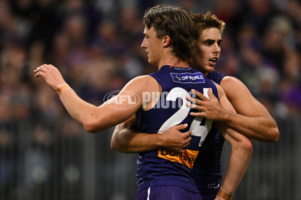AFL 2025 Round 07 - Fremantle v Adelaide - A-58956036