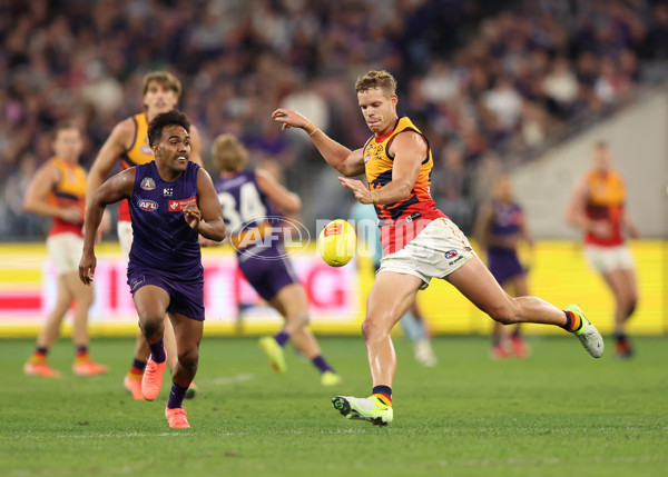 AFL 2025 Round 07 - Fremantle v Adelaide - A-58960602