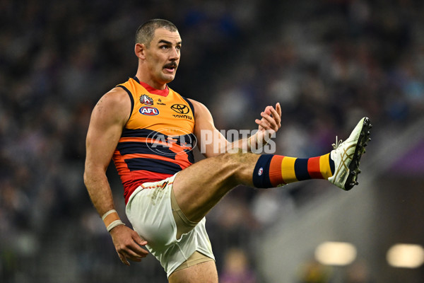 AFL 2025 Round 07 - Fremantle v Adelaide - A-58961325