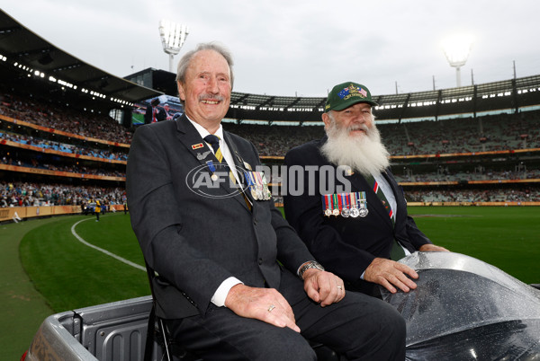 AFL 2025 Round 07 - Collingwood v Essendon - A-58961334