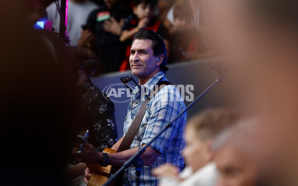 AFL 2025 Round 07 - Collingwood v Essendon - A-58961351