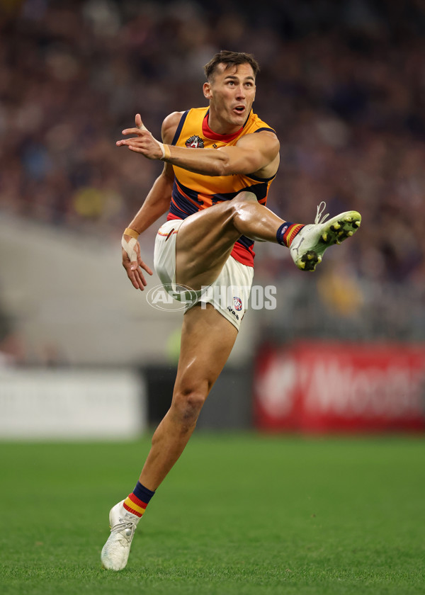 AFL 2025 Round 07 - Fremantle v Adelaide - A-58961367