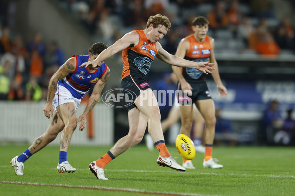 AFL 2025 Round 07 - GWS v Western Bulldogs - A-58993665
