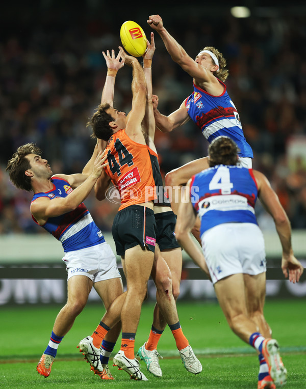 AFL 2025 Round 07 - GWS v Western Bulldogs - A-58993678