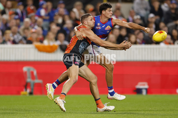 AFL 2025 Round 07 - GWS v Western Bulldogs - A-58996805
